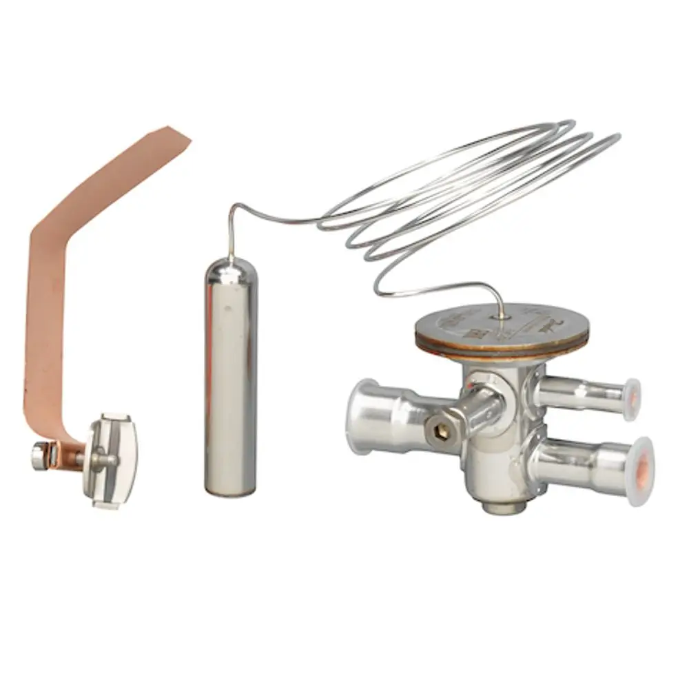 Roth Ex-Ventil, bestehend aus einem Ventilblock mit mehreren Anschlüssen, einer Kupferleiste, einem Zylinder und einer Spirale, geeignet für R404A-Kältemittel.